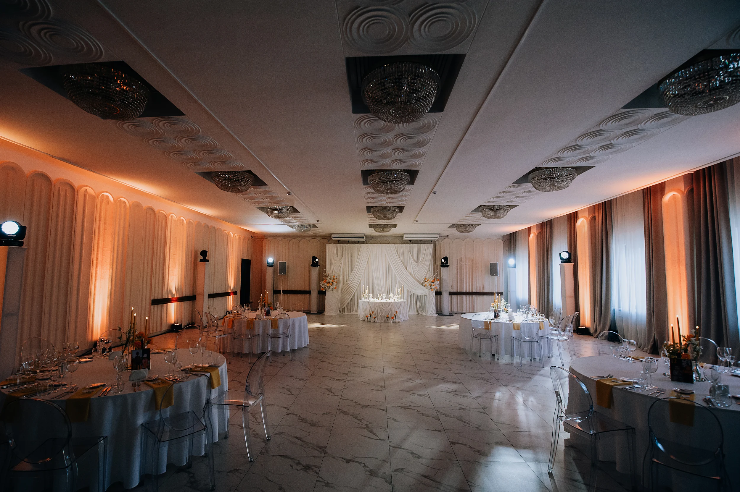 Банкетный зал M HALL
